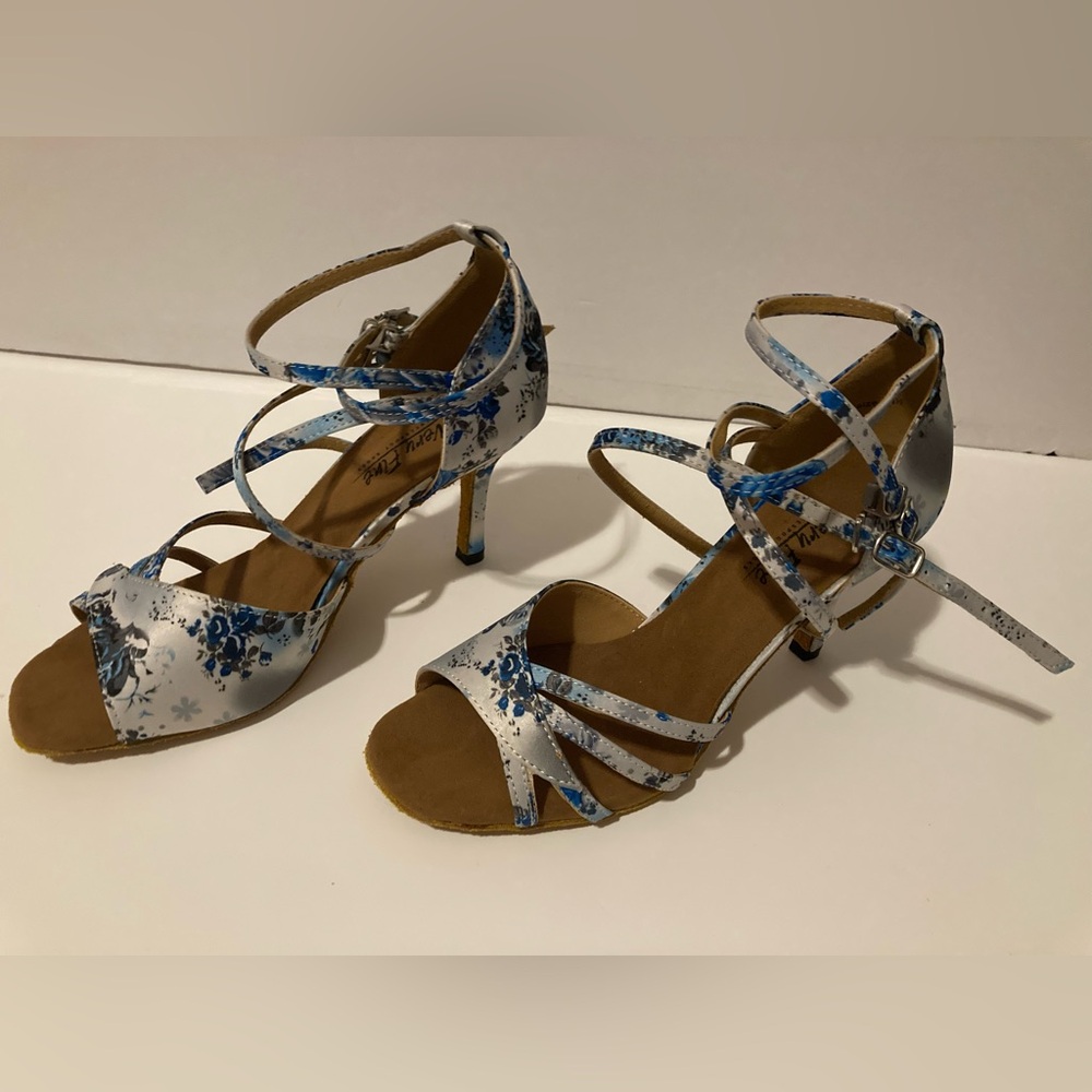 Very Fine Dance shoes White & Blue Size 8 1/2” 3” Heel Double Ankle Straps